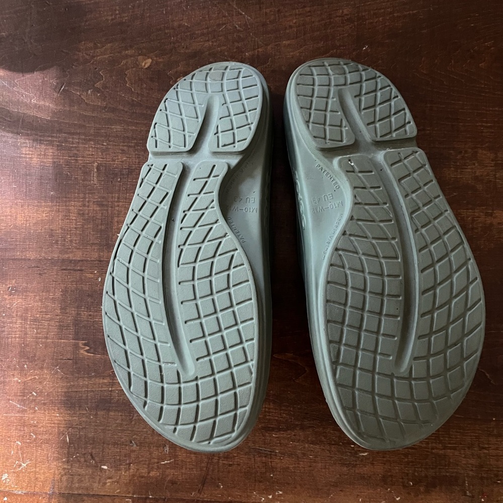 OOFOS Women's Sage Green Slide Sandals - Picture 3 of 5